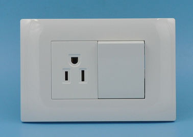 2 interruptores de la luz de la manera de la cuadrilla 1 y zócalos del enchufe, interruptores eléctricos residenciales